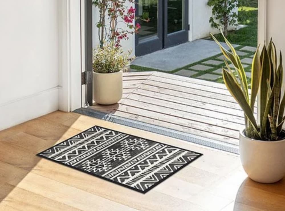 https://www.vetstreet.com/wp-content/uploads/2023/05/Linear-Diamond-Black-Rug.jpg