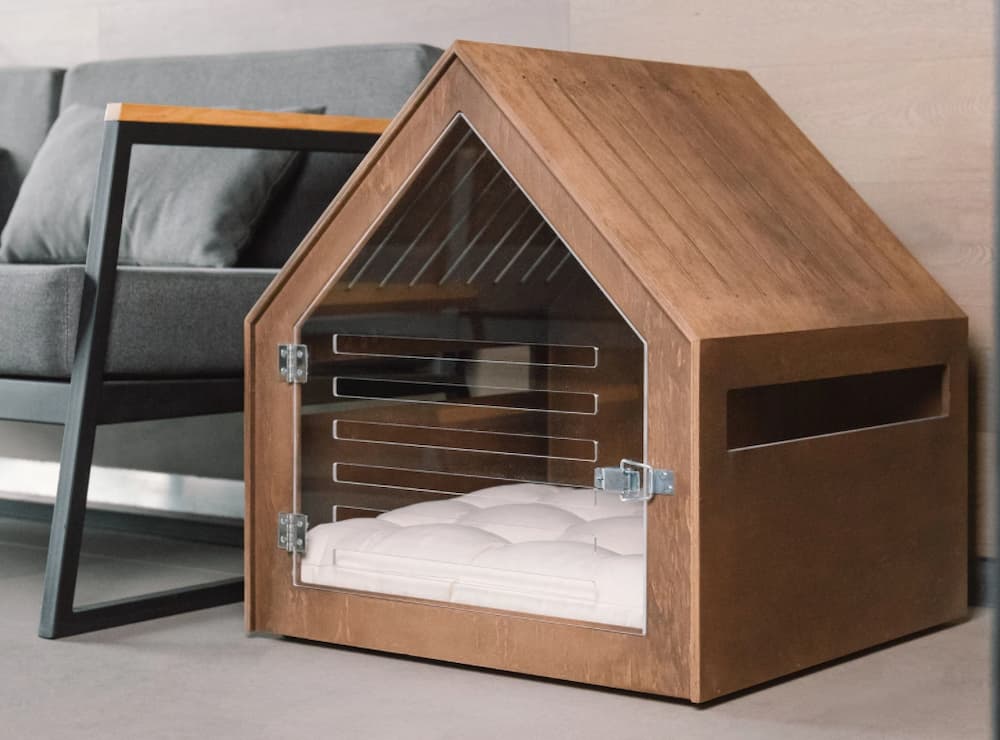 Maison moderne pour chien et chat avec porte en acrylique PetSo bois teinté