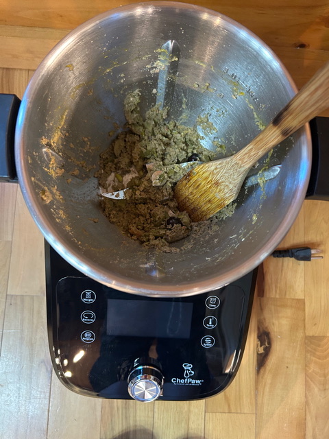 ChefPaw Homemade dog food maker with a recipe inside. 