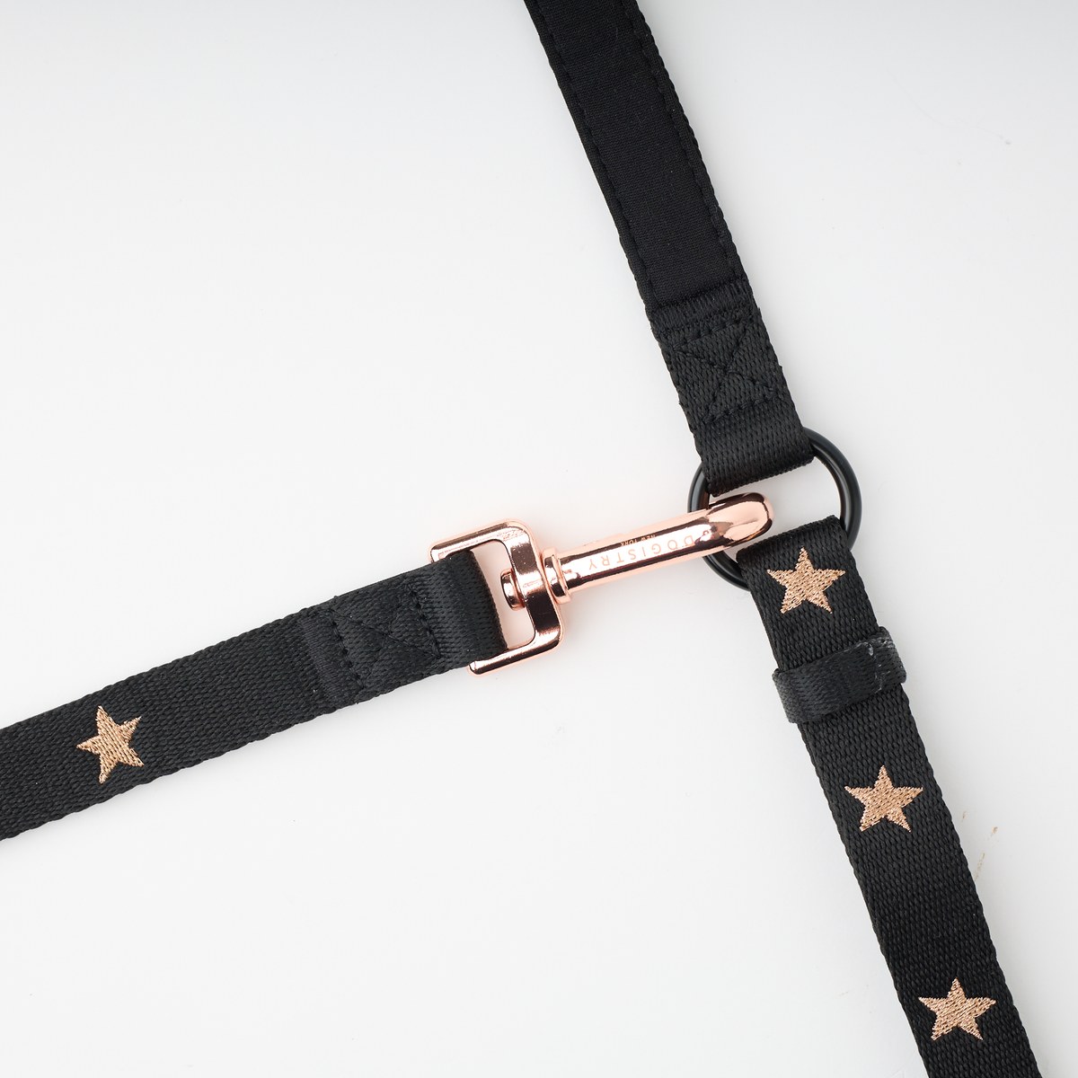 Close-up of the DOGISTRY City Leash rose gold clasp and O-ring attachment point